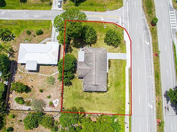 5th image of 2161 SE Airoso Boulevard