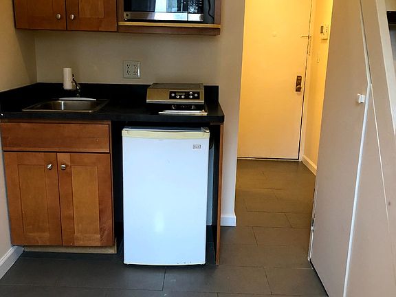 4th image of 251 W 15th St APT 25