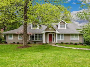 12 Wakefield Dr, Saint Louis, MO 63124