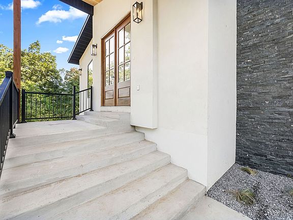 4th image of 4 Davington Ln