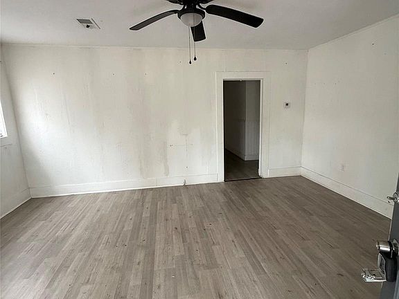 2nd image of 2830 Lombardy Dr