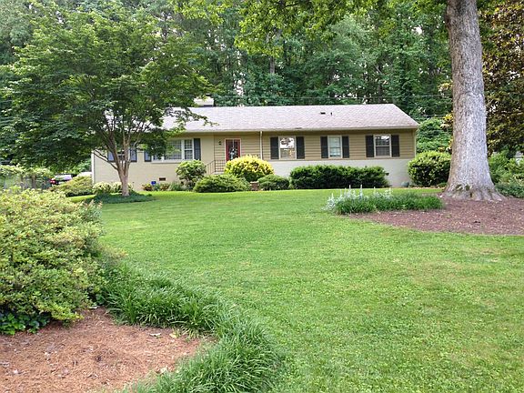 3rd image of 221 Roslyn Hills Dr