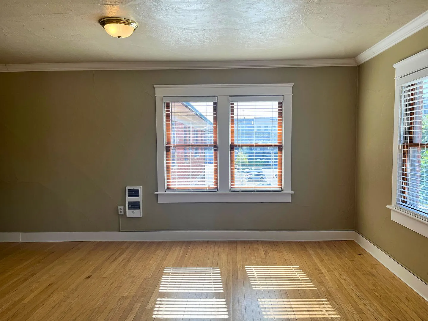 (GOL 305) Spacious 1-Bedroom in Historic Building — Photo 4