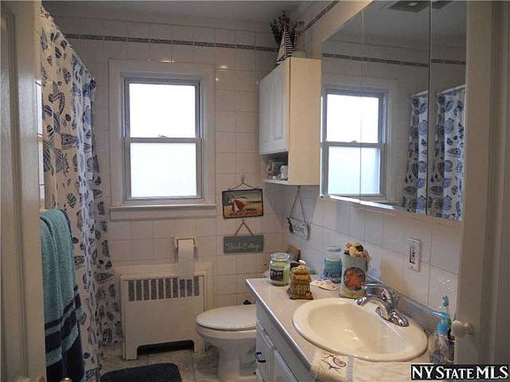 5th image of 183 N Beech St