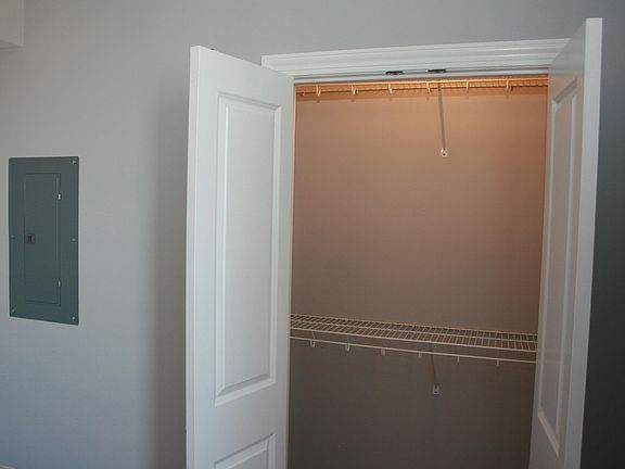 4th image of 3247 S Emerald Ave #17076403