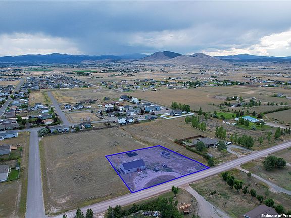 3rd image of 877 Prairie Rd