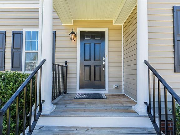 3rd image of 6924 Autumn Point Dr