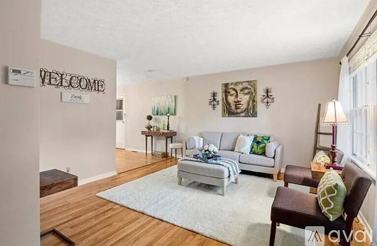 1712 Scampton Dr — Photo 3
