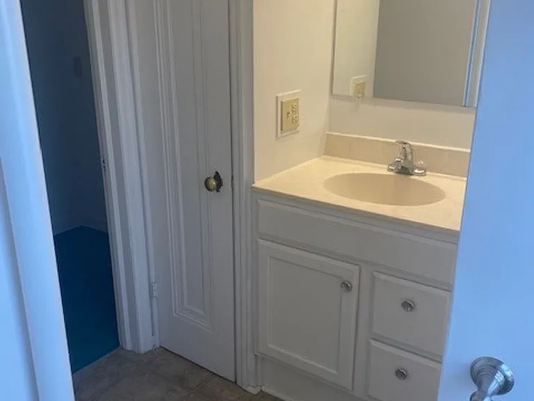 715 Oak St — Photo 9
