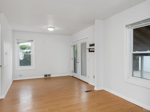 4th image of 3318 Wakefield Rd