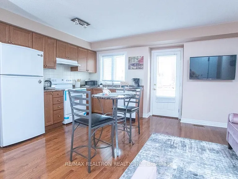 54 Chayna Cres — Photo 6