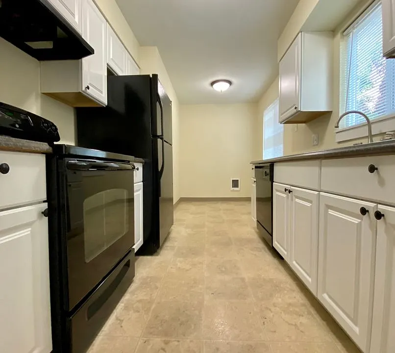 Spacious Montavilla 2 Bedroom Top Floor/ Corner Unit Apartment W/ A/C And Off Street Parking~ Pet...