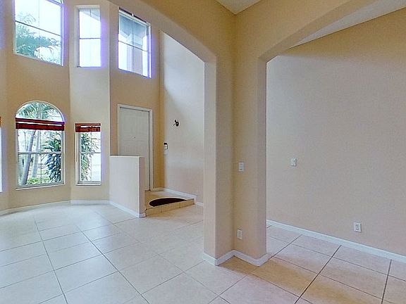 4th image of 3813 SW 49th Pl