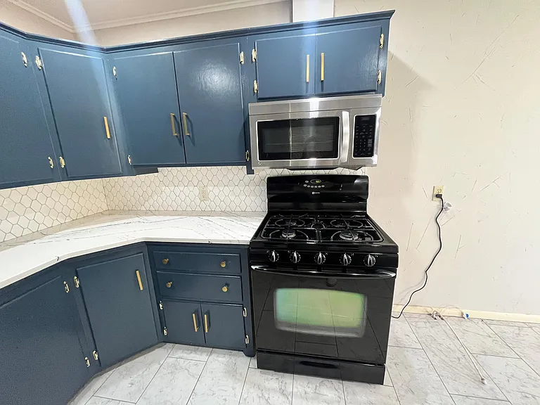 2526 W Broadway Ave — Photo 11