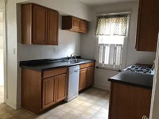 5542 Hobart St — Photo 9