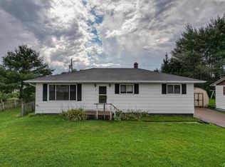 11 Tamarac Dr, Pt Hawkesbury, NS B9A 3E6
