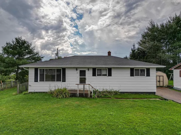 11 Tamarac Dr, Pt Hawkesbury, NS B9A 3E6
