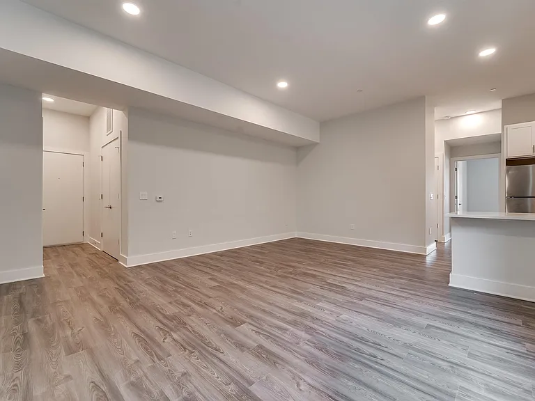 660 Grand St #313 — Photo 7