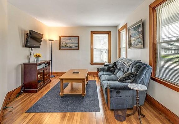 5th image of 21 Glenwood Ave