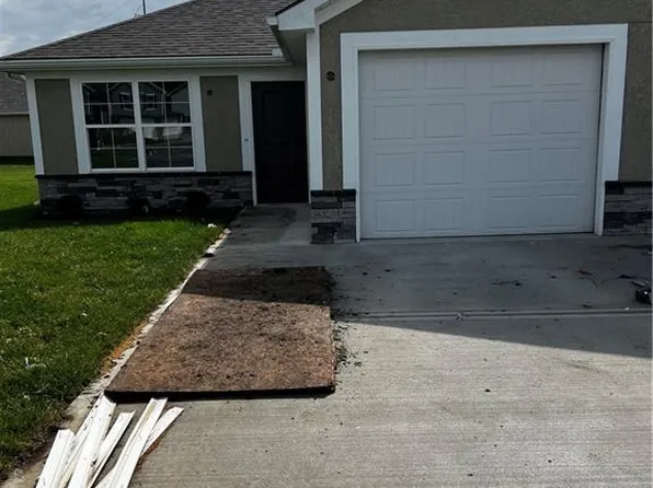 21015 E 8th St S, Independence, MO 64056