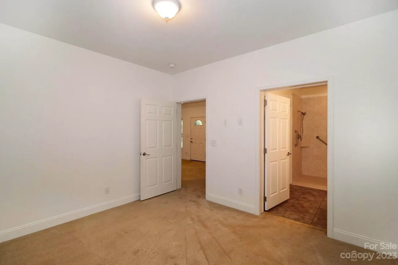 2 bed, 1.5 bath, 1122 sqft, $1,700 — Photo 4