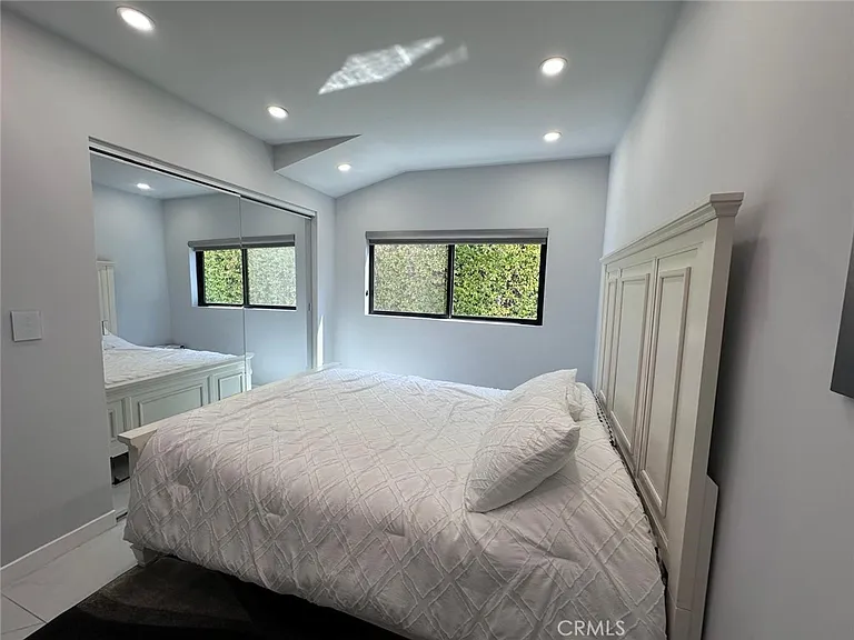 12838 1/2 Kling St — Photo 8