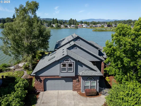 21401 NE Shore Dr, Fairview, OR 97024