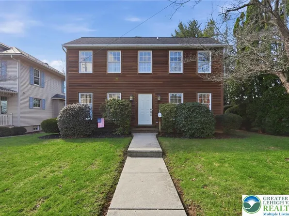 59 W High St, Nazareth, PA 18064