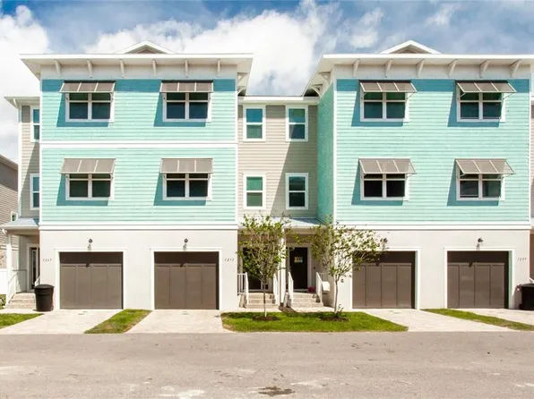 1273 Savona Dr NE, Saint Petersburg, FL 33702