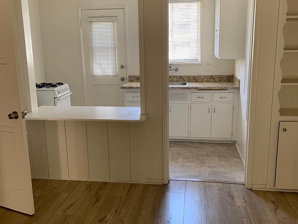 2nd image of 302 N Louise St #5