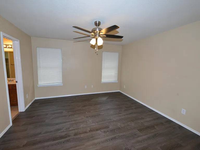 509 Cypress Ct — Photo 3