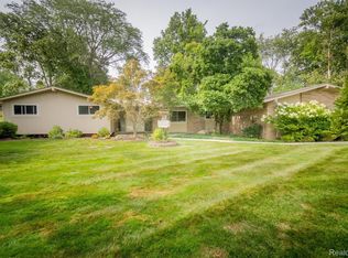 35944 W Lyman Rd, Farmington Hills, MI 48331