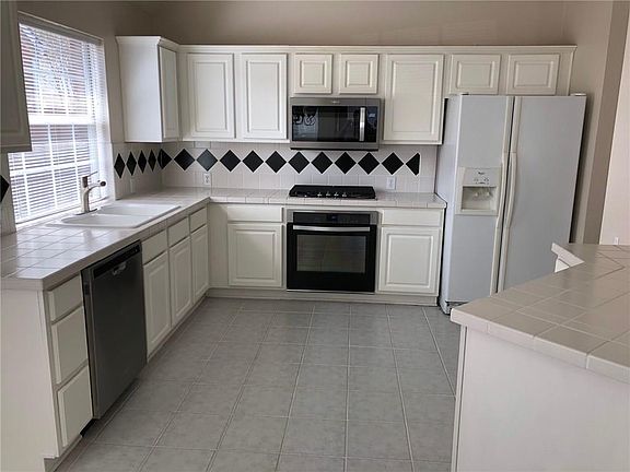 3rd image of 6717 Misty Hollow Dr