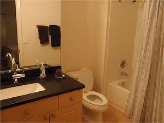 5th image of 1740 Oak Ave Unit 201