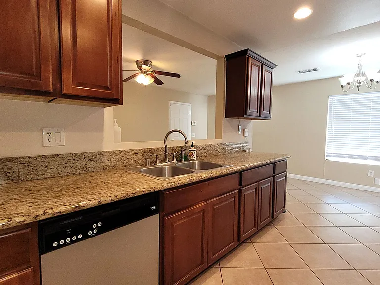 1253 Joshua St — Photo 4