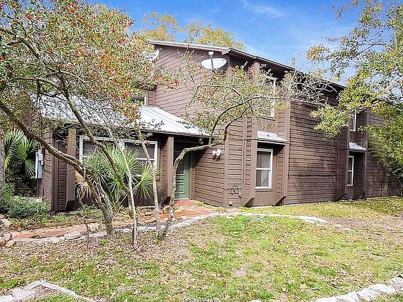 3rd image of 1607 Foxfire Dr