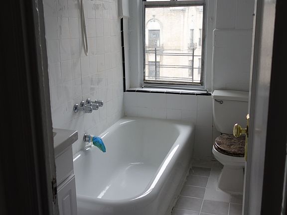 5th image of 35 E 176th St APT 6K