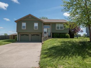 403 S Monroe St, Raymore, MO 64083