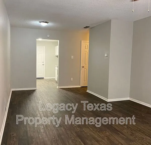 1302 Berry Dr #A — Photo 2