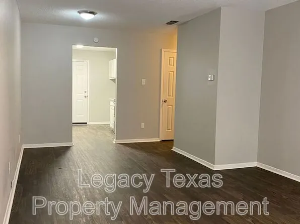 1302 Berry Dr #B, Cleburne, TX 76033