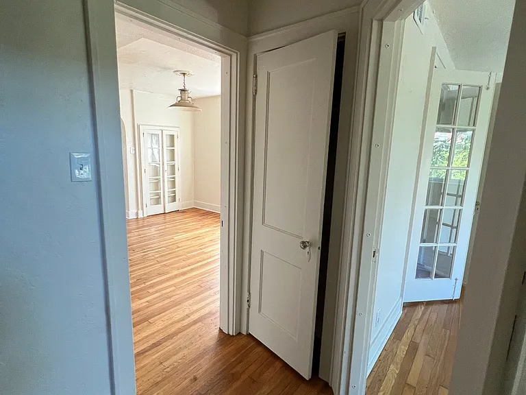 2251 Brownsville Rd — Photo 8