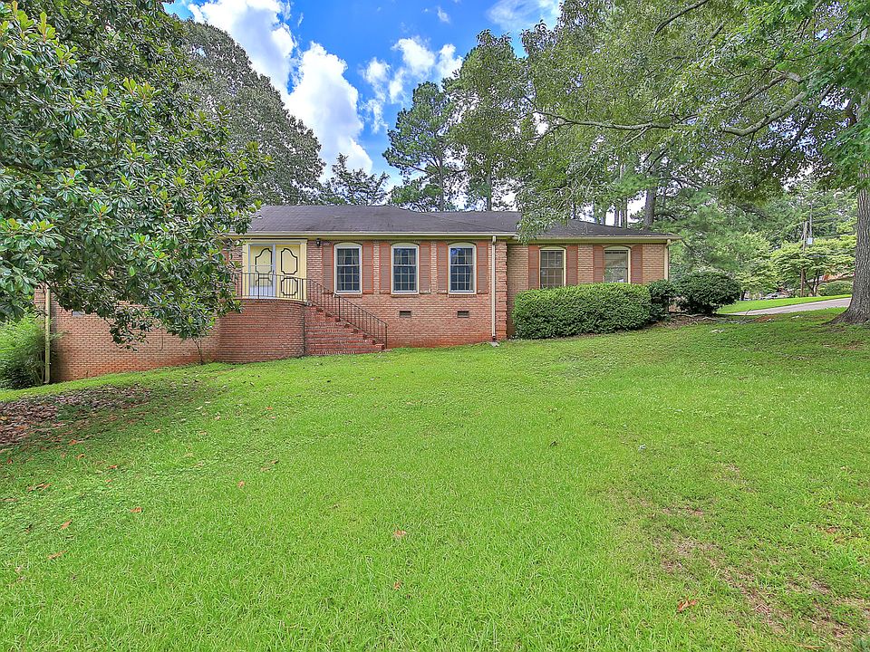 Very nice 4-side brick Ranch
