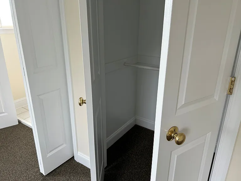 48 Woodside Ave E #3 — Photo 9