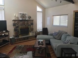 2073 Candlewood Dr, East Stroudsburg, PA