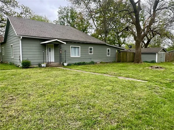 223 N Linn St, Moran, KS 66755