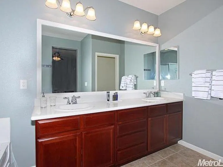 2264 Ellesmere Loop — Photo 11