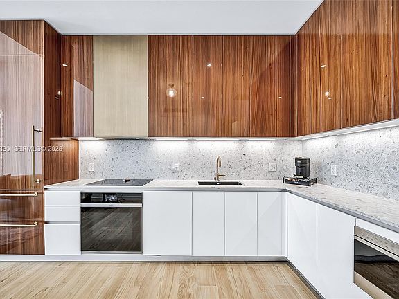 4th image of 2655 S Bayshore Dr APT 706