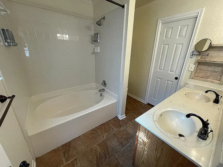 505 Omar Dr — Photo 15