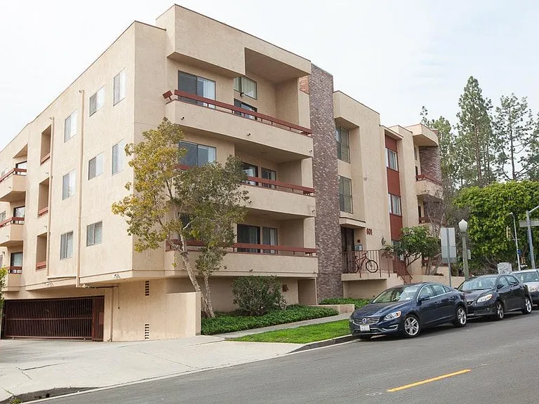 601 Westholme Ave #105 — Photo 7