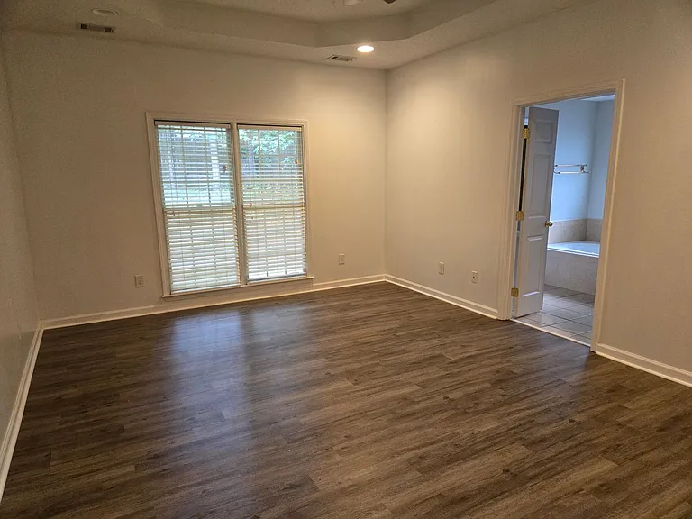 585 Cecily Dr — Photo 16